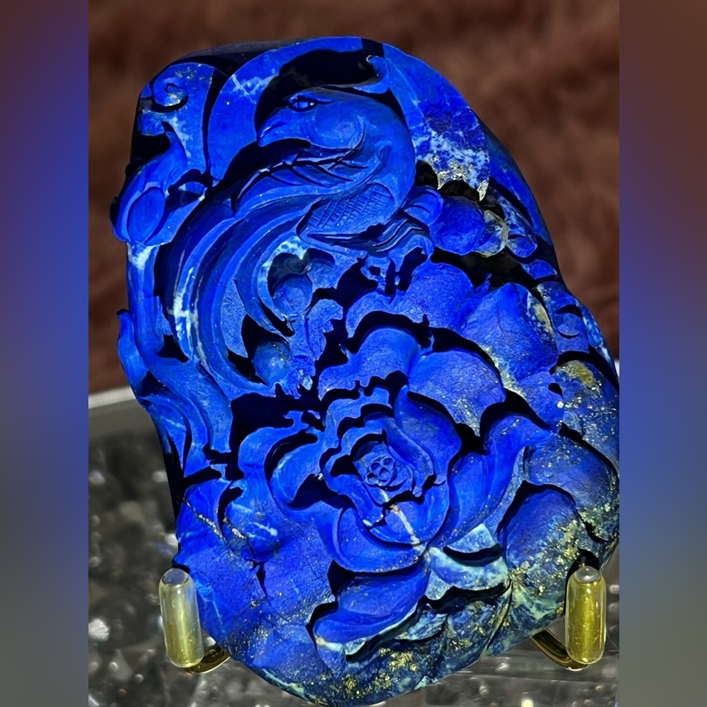3 inch carved lapis with stand. 🐲🐉🀄️
